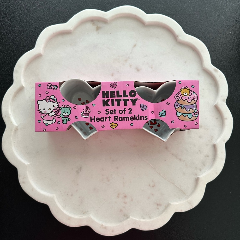 Hello Kitty Heart Ramekins Bakeware 2 Pack - Picture 2 of 4